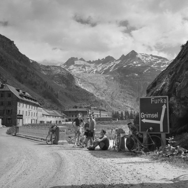 Le vacanze in bici del fotografo sulle Alpi: 65 anni fa